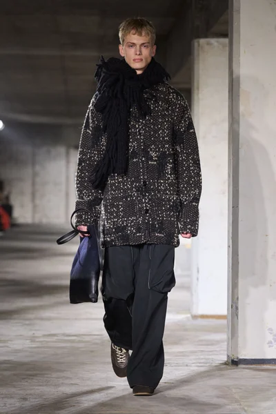 Look 28
